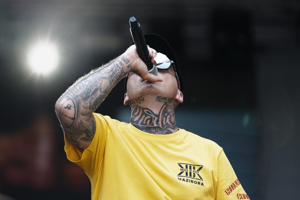 Business-Fotografie von Bundeswehr Soldat, Veteran und Musiker Rapper der Organisation Krieg im Kopf KIK Stephan Kremer alias Mazibora, am Reichstag in Berlin beim ersten deutschen Veteranentag im Rahmen eines Business-Shootings