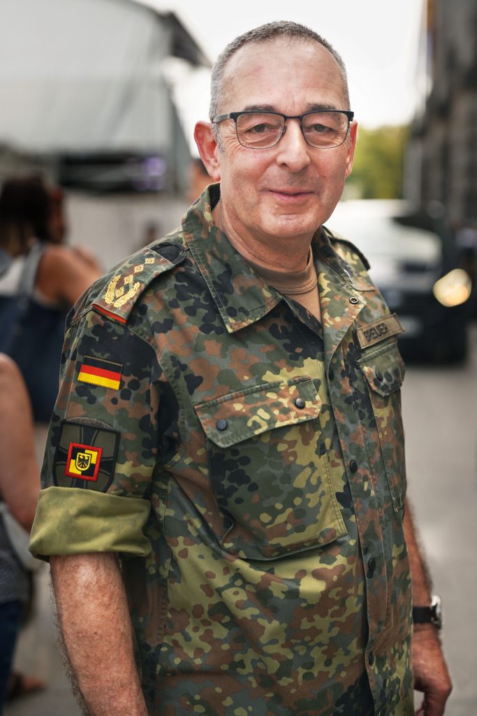 Bundeswehr-Soldat-General-Carsten Breuer-Berlin-Reichstag-Bundestag-Vetereanentag-Business-Fotografie-Event-Fotografie Business-Fotografie von Bundeswehr Soldat und General und Generalinspekteur Carsten Breuer am Reichstag in Berlin beim ersten deutschen Veteranentag im Rahmen eines Event-Shootings