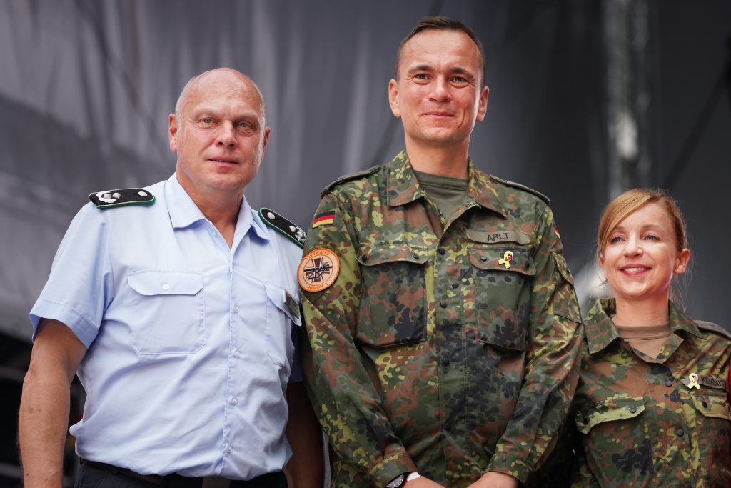 Business-Fotografie von Bundeswehr Soldat, Veteran und Politiker des SPD Johannes Arlt am Reichstag in Berlin beim ersten deutschen Veteranentag im Rahmen eines Business-Shootings