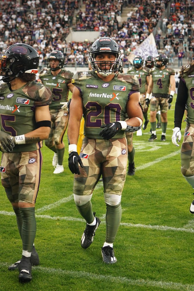 Event-Fotografie und Sportfotografie von Frankfurt Galaxy Sportler in Frankfurt am Main mit Cheerleadern und Mannschaftskollegen im Stadion am Biederer Berg in Offenbach in der N&auml;he von Frankfurt am Main