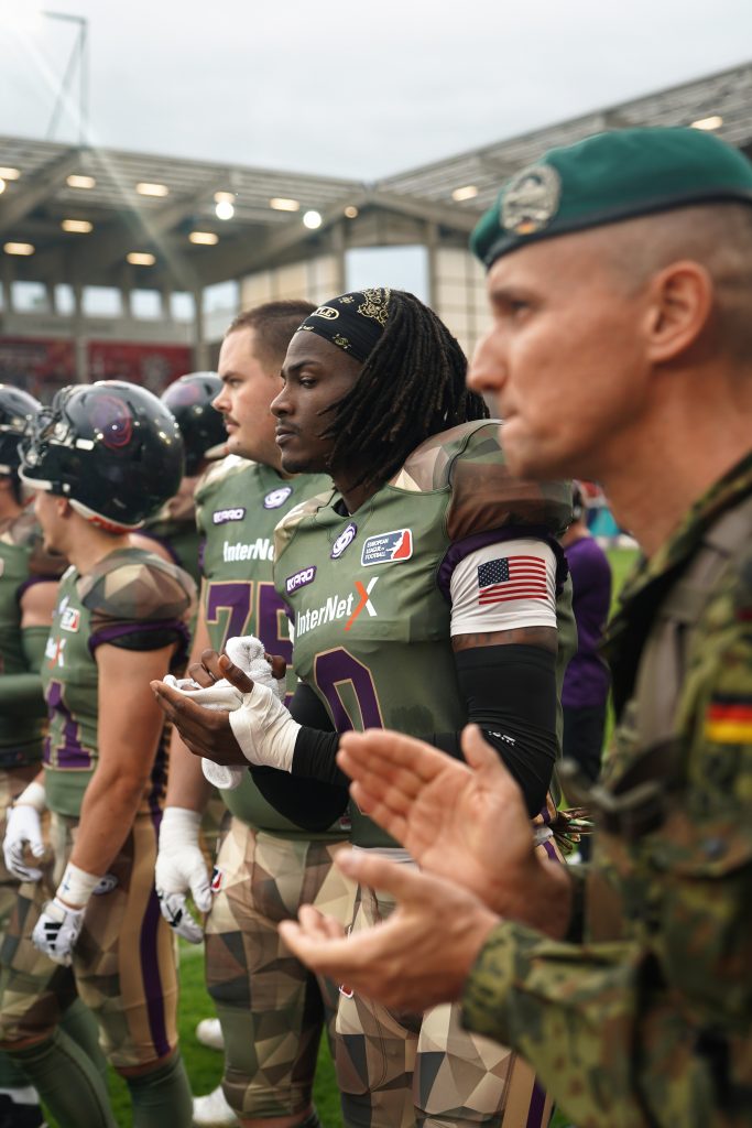 Event-Fotografie von Bundeswehr-Soldat und Veteran Marcel Bohnert vom Deutschen Bundeswehrverband beim Stadion am Biederer Berg in Offenbach in der N&auml;he von Frankfurt am Main
